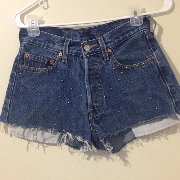 LEVIS DENIM SHORTS w/golden studs  w29L30 - Picture 2 of 16